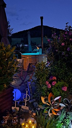 Hot Tub bei Nacht